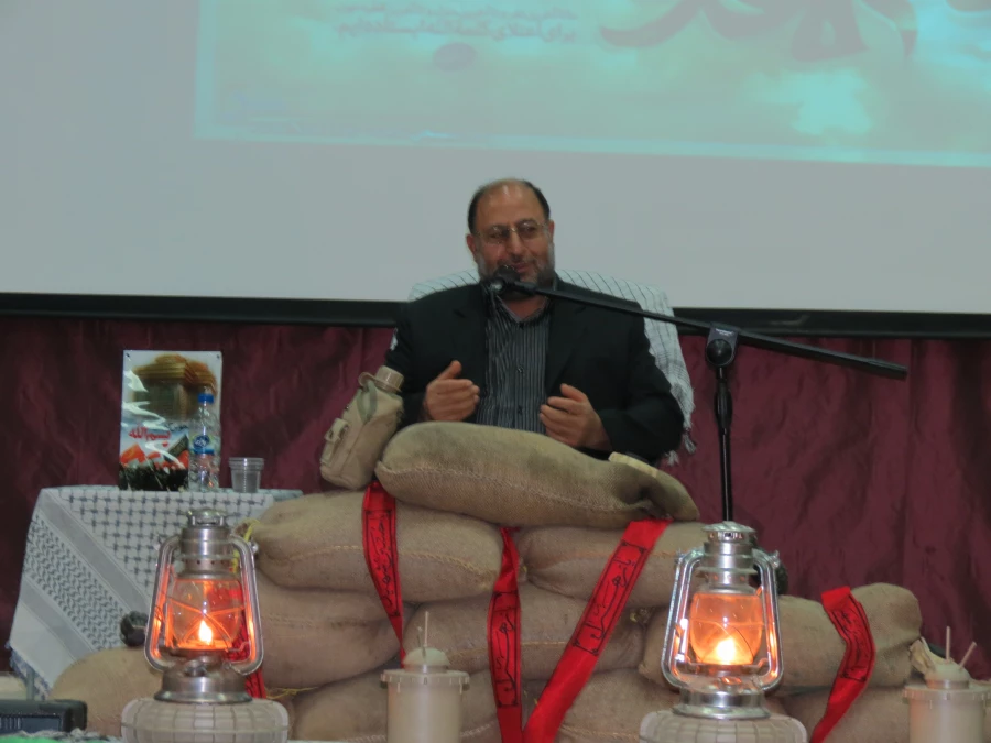 همایش عاشقان روح الله ( یادواره ی شهدای هشت سال دفاع مقدس) در پردیس شهید رجایی کرمانشاه برگزار گردید. 2