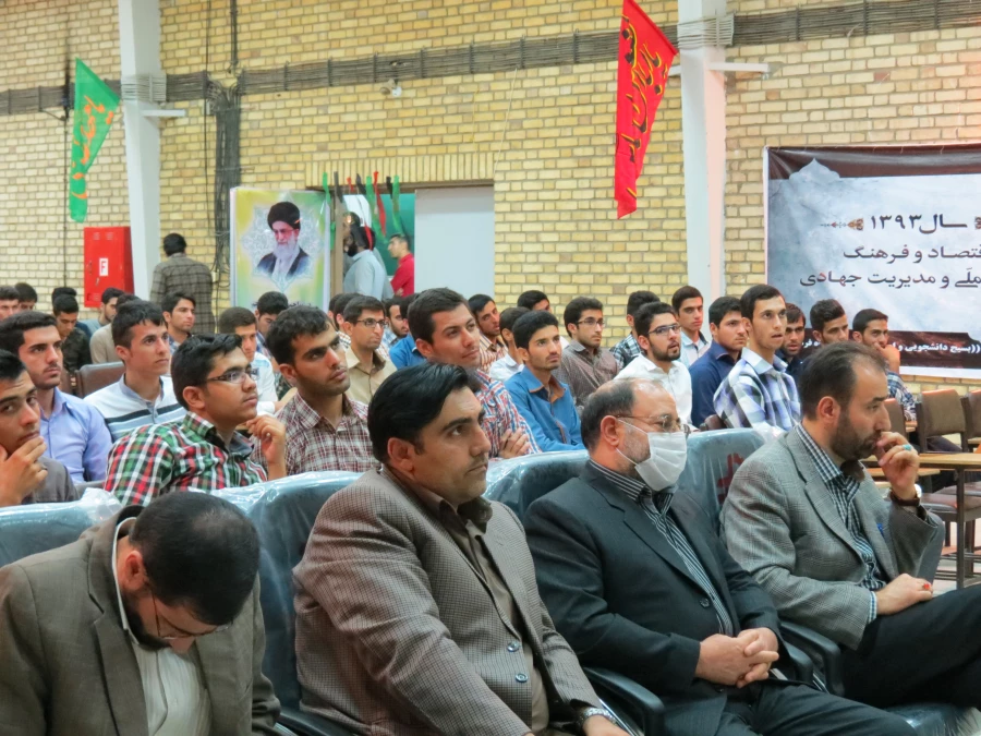 همایش عاشقان روح الله ( یادواره ی شهدای هشت سال دفاع مقدس) در پردیس شهید رجایی کرمانشاه برگزار گردید. 2