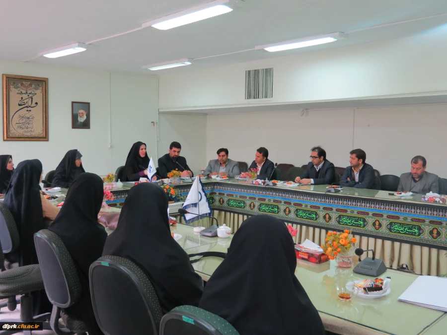 نشست یکروزه مدیرکل تربیت بدنی سازمان مرکزی باکارکنان ودانشجویان  2