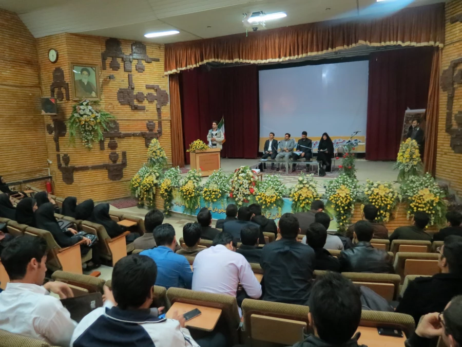 نشست یکروزه مدیرکل تربیت بدنی سازمان مرکزی باکارکنان ودانشجویان  4