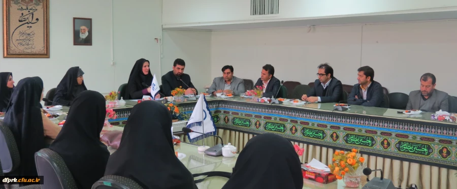 نشست یکروزه مدیرکل تربیت بدنی سازمان مرکزی باکارکنان ودانشجویان