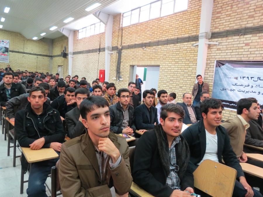 برگزاری نشست صمیمی دانشجویان دانشگاه فرهنگیان با معاون سیاسی امنیتی استانداری کرمانشاه 4