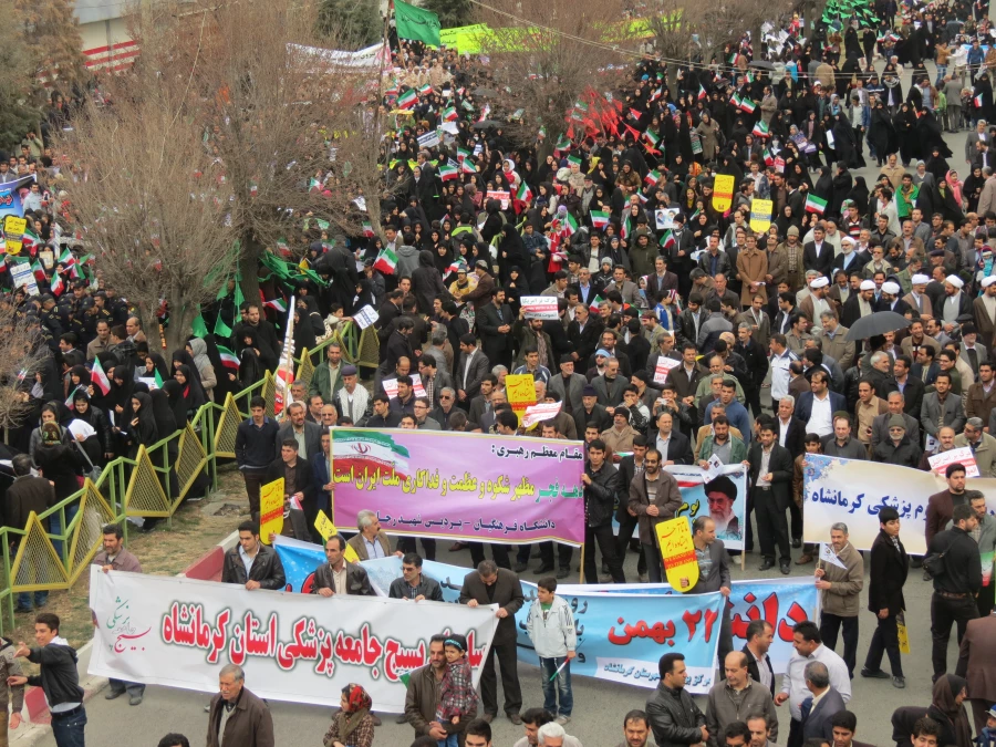 حضور گسترده کارکنان ، اساتیدودانشجویان پردیس شهید رجایی درراهپیمایی یوم الله 22 بهمن 3