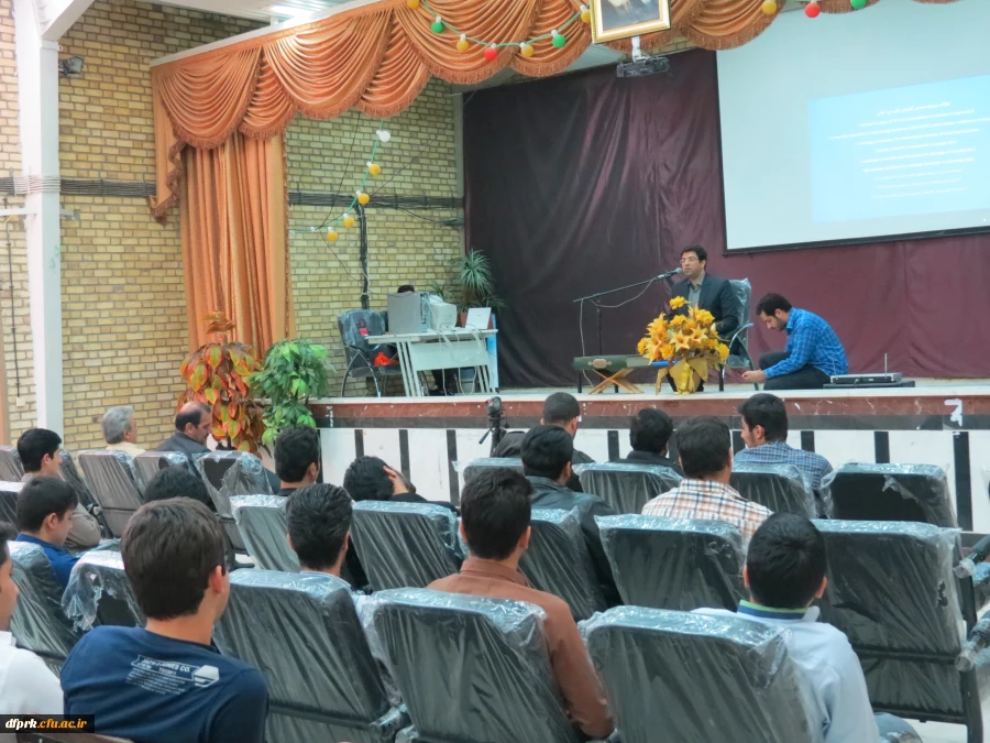 برگزاری نشست جامعه شناسی واخلاق با حضور کارکنان ، اساتید ودانشجویان 2