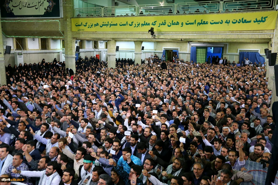 حضورجمعی از دانشجویان پردیس شهید رجایی دردیدارمعلمان با رهبر انقلاب 2