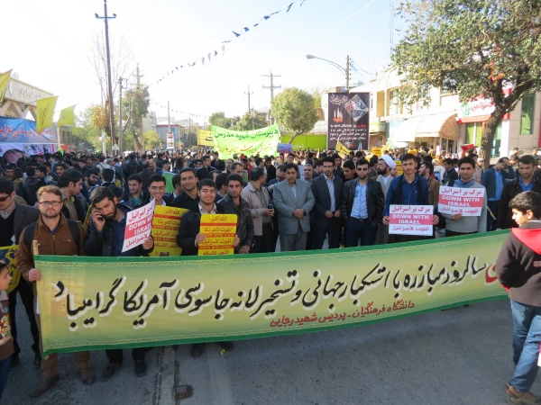 حضور اساتید ،کارکنان، دانشجومعلمان پردیس شهید رجایی و مسئولین استانی دانشگاه فرهنگیان کرمانشاه در مراسم 13 آبان

 5