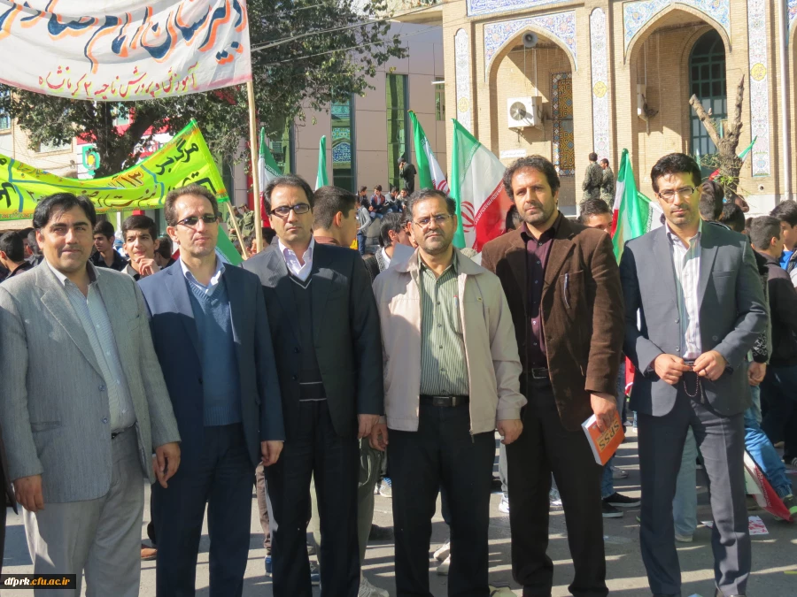 حضور اساتید ،کارکنان، دانشجومعلمان پردیس شهید رجایی و مسئولین استانی دانشگاه فرهنگیان کرمانشاه در مراسم 13 آبان

 6