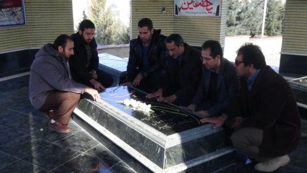 غبارروبی و عطر افشانی مزار شهدای گمنام 4