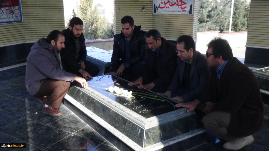 غبارروبی و عطر افشانی مزار شهدای گمنام 4