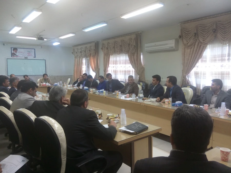 جلسه ی هم اندیشی اساتید مدعو با رییس پردیس 5