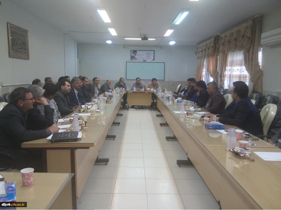 جلسه ی هم اندیشی اساتید مدعو با رییس پردیس 8