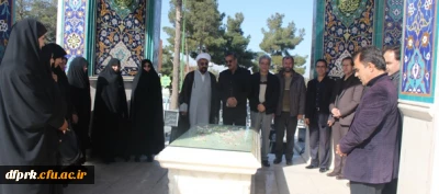 غبارروبی مزار شهدا توسط کارکنان دانشگاه فرهنگیان