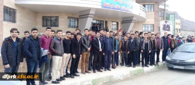 بازدید دانشجویان پردیس شهید رجایی کرمانشاه از نمایشگاه دستاوردها ی پژوهشی وفناوری  و همچنین کتابخانه مرکزی دانشگاه رازی