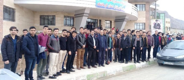 بازدید دانشجویان پردیس شهید رجایی کرمانشاه از نمایشگاه دستاوردها ی پژوهشی وفناوری  و همچنین کتابخانه مرکزی دانشگاه رازی 2