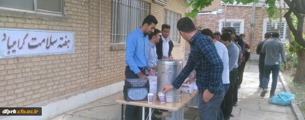 توزیع میان وعده غذایی سالم بمناسبت هفته سلامت  2