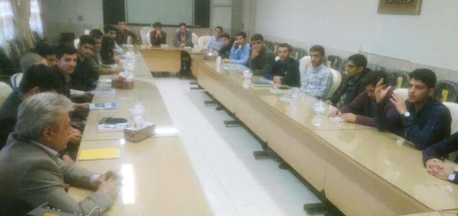 بمناسبت 16 آذر روز دانشجو تریبون آزاد ونشست صمیمی سرپرست پردیس با دانشجویان برگزارشد. 3