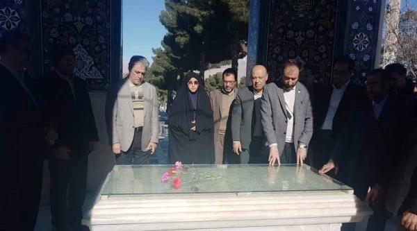 حضور کارکنان دانشگاه فرهنگیان در مراسم غبارروبی مزار شهدا  2