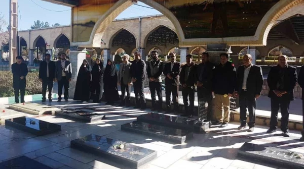 حضور کارکنان دانشگاه فرهنگیان در مراسم غبارروبی مزار شهدا  4