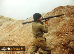 بیایید با شهدا همراه هم قدم و چراغ راهمان باشند .
 2