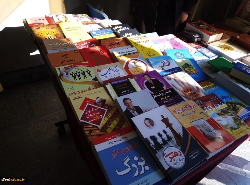 به مناسبت روز دانشجو 16 آذر نمایشگاه کتاب برگزار گردید . 3