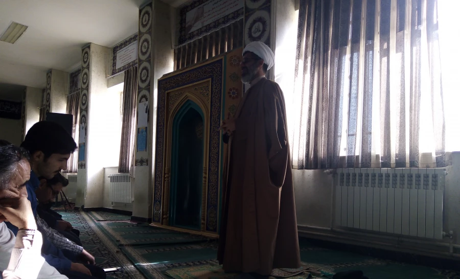 برگزاری هر روزه نماز جماعت ظهر و عصر  با حضور حجت الاسلام فرهاد قبادی  4