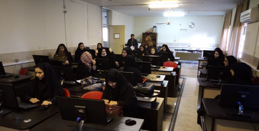  بمناسبت بزرگداشت هفته پژوهش و فناوری کارگاه های آموزشی ،چرا اتنو گرافی و مقاله نویسی به تاکید بر انتخاب موضوع و روشهای مطالعه و پژوهش در پردیس شهید رجایی برگزار گردید  3