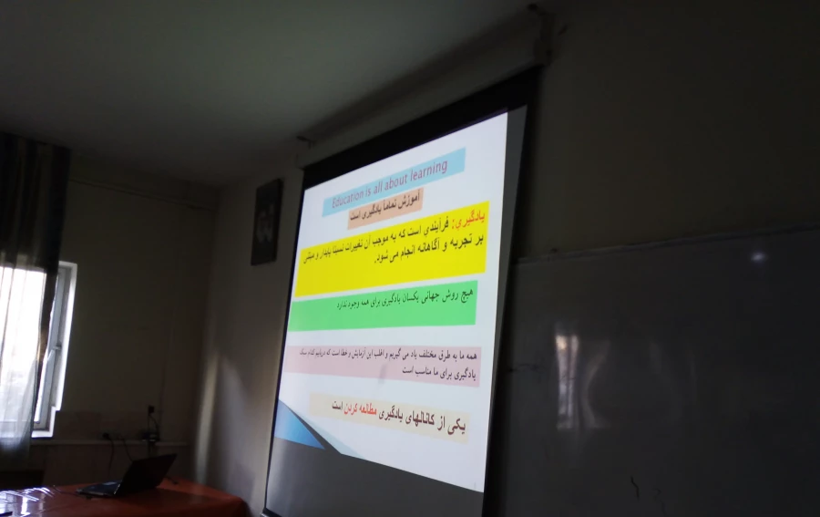  بمناسبت بزرگداشت هفته پژوهش و فناوری کارگاه های آموزشی ،چرا اتنو گرافی و مقاله نویسی به تاکید بر انتخاب موضوع و روشهای مطالعه و پژوهش در پردیس شهید رجایی برگزار گردید  4