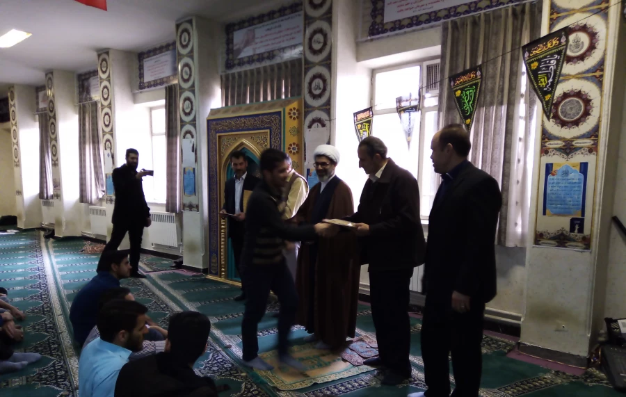 اهداء جوایز مسابقه کتابخوانی نگین آفرینش به نفرات برتر 3