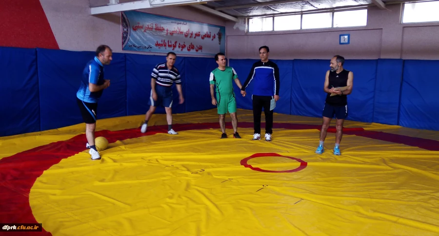 مسابقات ورزشی بین کارکنان در استقبال از ایام مبارک دهه فجر برگزار گردید 3