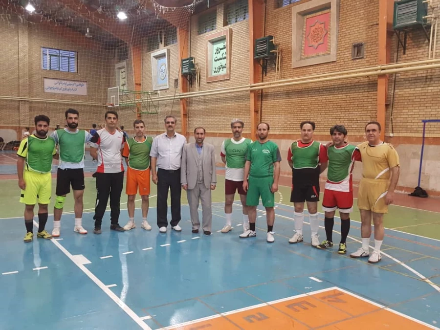 مسابقات ورزشی بین کارکنان در استقبال از ایام مبارک دهه فجر برگزار گردید 4