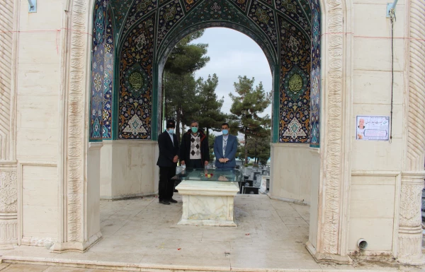 گلباران و عطر افشانی مزار شهدا هشت سال دفاع مقدس به مناسبت چهل و دومین سال پیروزی انقلاب اسلامی 2