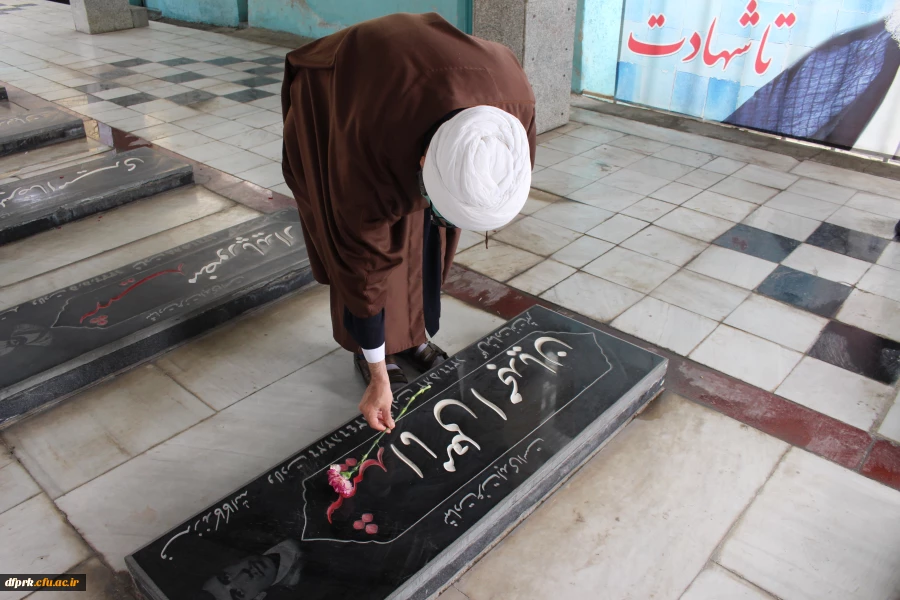 گلباران و عطر افشانی مزار شهدا هشت سال دفاع مقدس به مناسبت چهل و دومین سال پیروزی انقلاب اسلامی 4