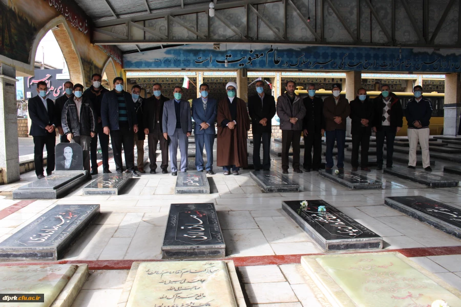 گلباران و عطر افشانی مزار شهدا هشت سال دفاع مقدس به مناسبت چهل و دومین سال پیروزی انقلاب اسلامی 5