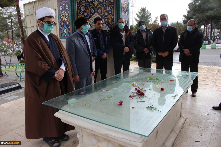 گلباران و عطر افشانی مزار شهدا هشت سال دفاع مقدس به مناسبت چهل و دومین سال پیروزی انقلاب اسلامی 5