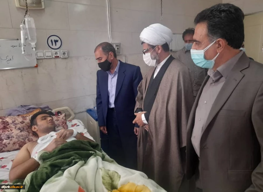 عیادت مسئولین دانشگاه فرهنگیان کرمانشاه از دانشجوی مصدوم حادثه رانندگی 2