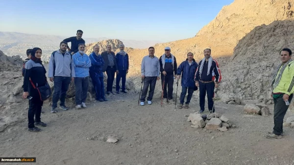 مراسم کوه پیمایی کارکنان دانشگاه فرهنگیان کرمانشاه به مناسبت هفته تربیت بدنی و هفته وحدت  4