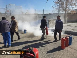 کارگاه عملی استفاده از کپسولهای آتشنشانی در زمان آتش سوزی به پرسنل دانشگاه فرهنگیان توسط کارشناسان خبره آتشنشانی در محل پردیس شهید رجایی کرمانشاه 2