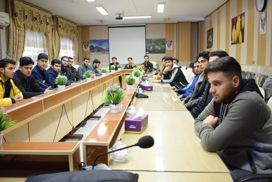 نشست قرآنی با موضوع اهمیت و جایگاه تدبر در قرآن 3