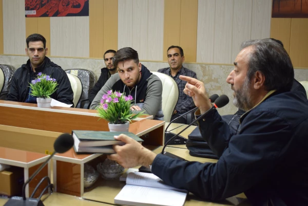 نشست قرآنی با موضوع اهمیت و جایگاه تدبر در قرآن 5