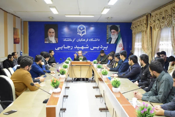 نشست قرآنی با موضوع اهمیت و جایگاه تدبر در قرآن 10