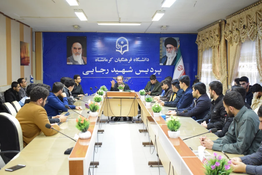 نشست قرآنی با موضوع اهمیت و جایگاه تدبر در قرآن 10