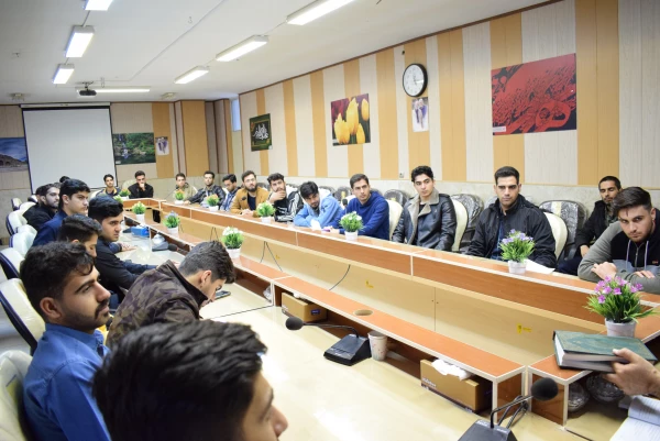 نشست قرآنی با موضوع اهمیت و جایگاه تدبر در قرآن 6