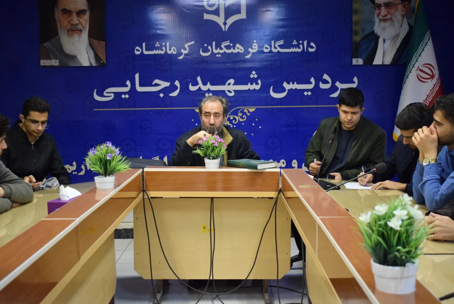 نشست قرآنی با موضوع اهمیت و جایگاه تدبر در قرآن 11