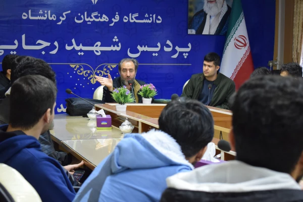 نشست قرآنی با موضوع اهمیت و جایگاه تدبر در قرآن 12