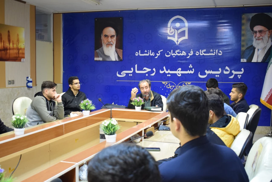 نشست قرآنی با موضوع اهمیت و جایگاه تدبر در قرآن 8