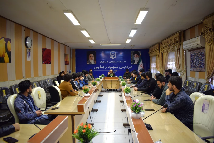 نشست قرآنی با موضوع اهمیت و جایگاه تدبر در قرآن 9